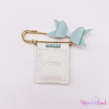 Load image into Gallery viewer, Gold Stroller Pin Tehilim 3"