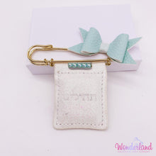 Load image into Gallery viewer, Gold Stroller Pin Tehilim 3"