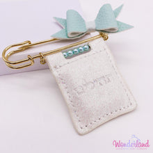 Load image into Gallery viewer, Gold Stroller Pin Tehilim 3"