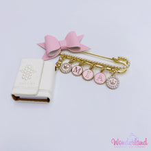 Load image into Gallery viewer, Set Pearls Mezuzah & Tehilim Name Stroller Pin 3"1/4