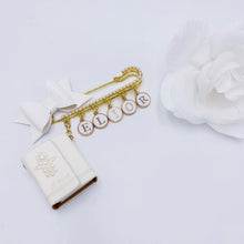 Load image into Gallery viewer, Set Pearls Mezuzah &amp; Tehilim Name Stroller Pin
